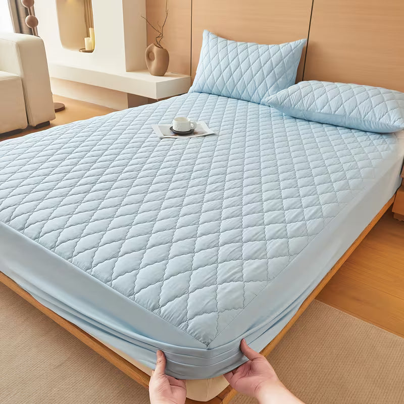 Waterproof Mattress Protector — Fitted, Noiseless & Breathable